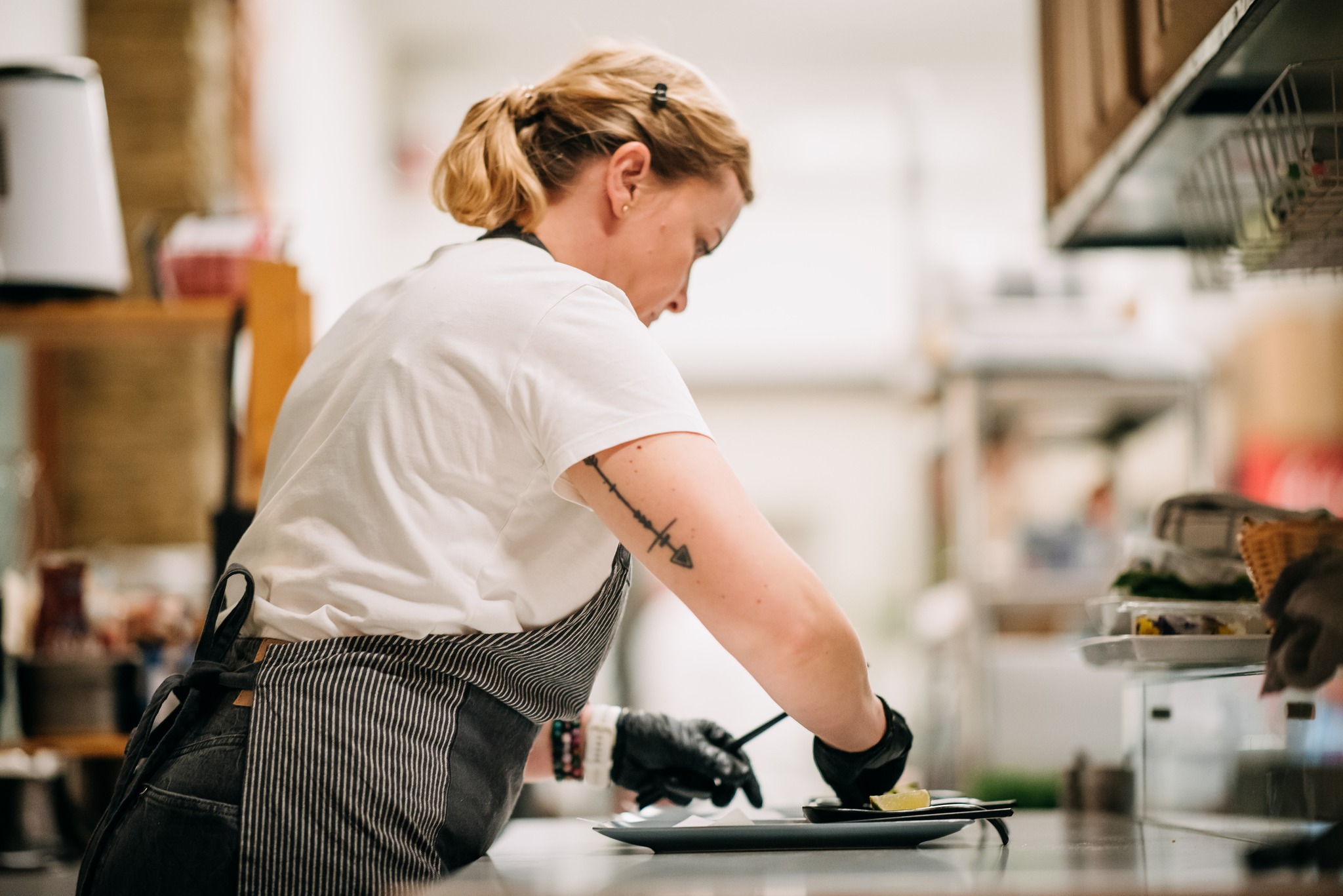 Frissesség, figyelem és szív